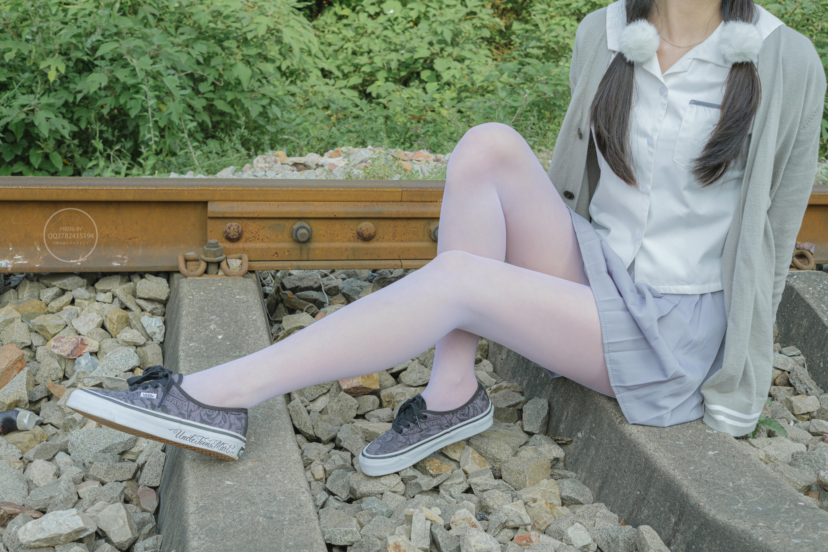 图片[1]-森萝财团 – NO.038 写真 有料 吸吸 铁轨边的JK白丝美少女 [60P]-XikXak